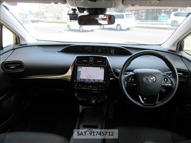 Toyota PRIUS 2019-02 8209624-5