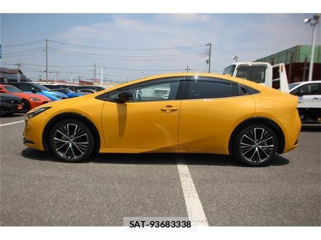 Toyota PRIUS 2023-05 8209584-10