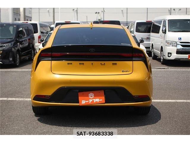 Toyota PRIUS 2023-05 8209584-12