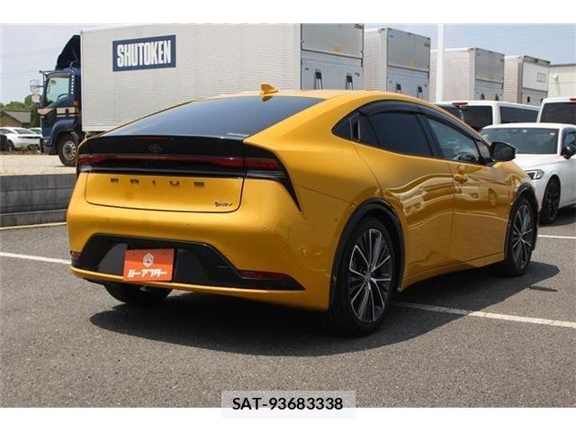 Toyota PRIUS 2023-05 8209584-13