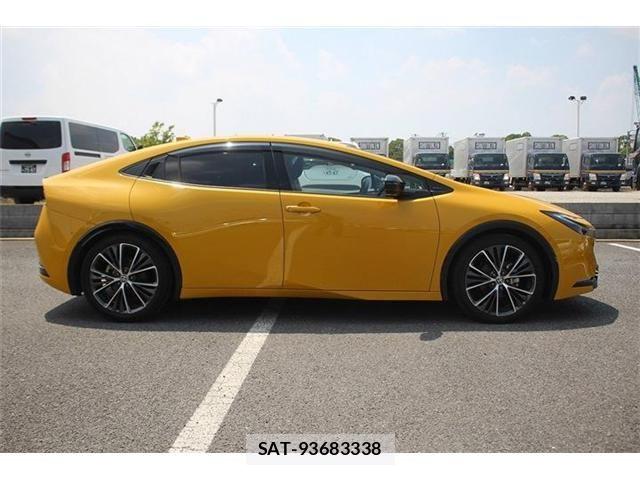 Toyota PRIUS 2023-05 8209584-14