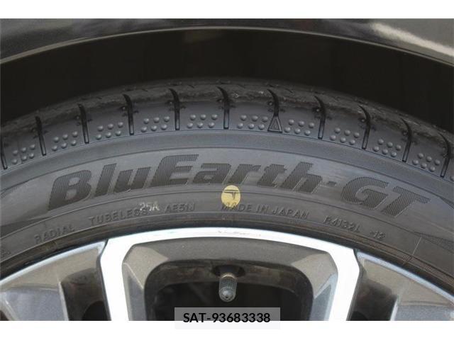 Toyota PRIUS 2023-05 8209584-19