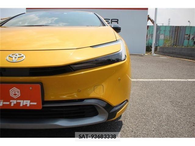 Toyota PRIUS 2023-05 8209584-23