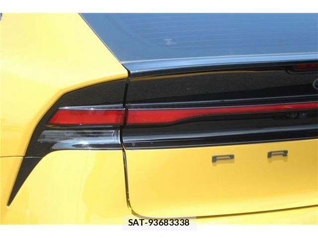 Toyota PRIUS 2023-05 8209584-25