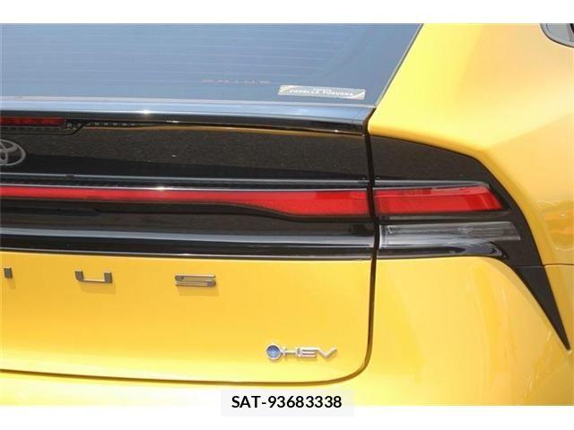 Toyota PRIUS 2023-05 8209584-26