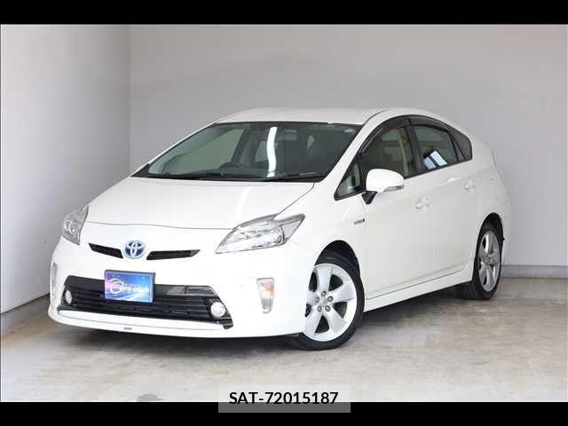Toyota PRIUS 2013-08 8209635-0
