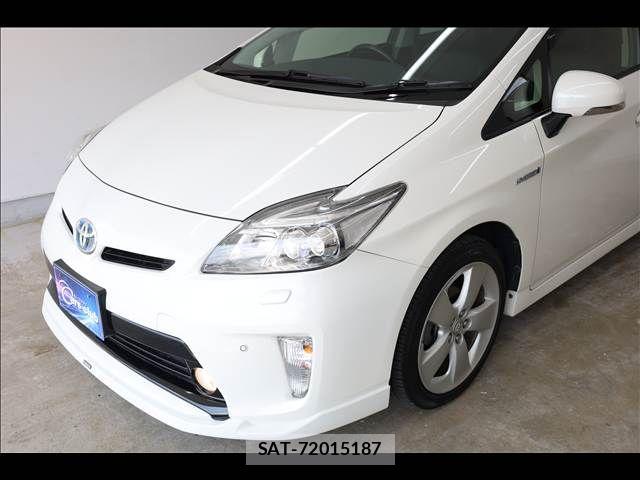 Toyota PRIUS 2013-08 8209635-12
