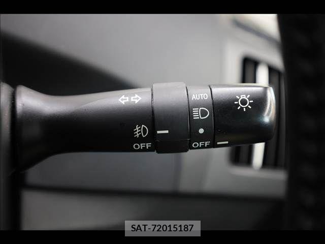 Toyota PRIUS 2013-08 8209635-15
