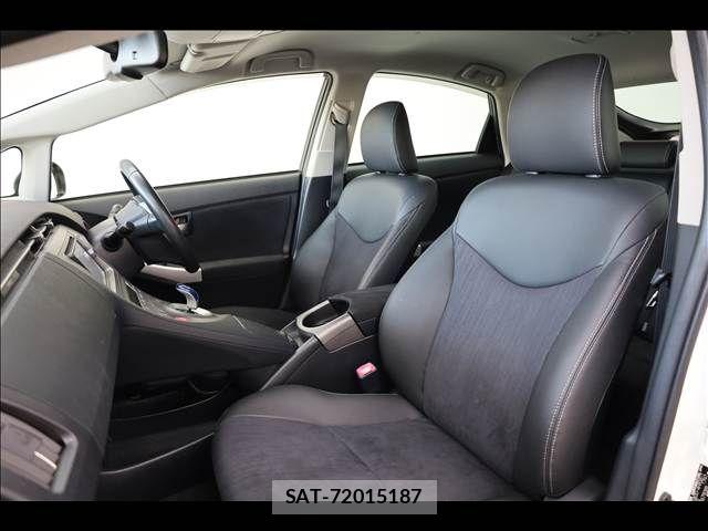 Toyota PRIUS 2013-08 8209635-17