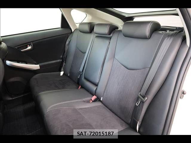 Toyota PRIUS 2013-08 8209635-18