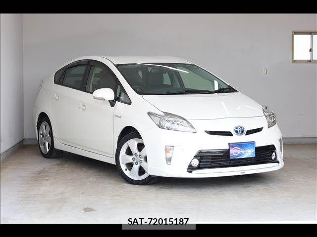 Toyota PRIUS 2013-08 8209635-1