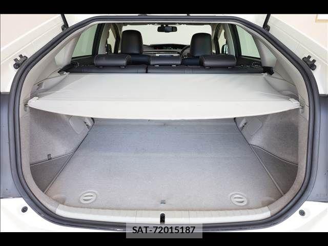 Toyota PRIUS 2013-08 8209635-19