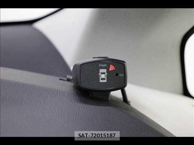 Toyota PRIUS 2013-08 8209635-4