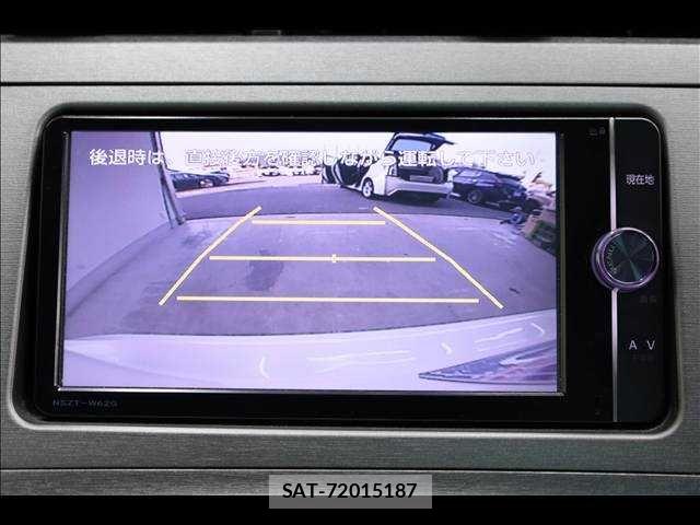Toyota PRIUS 2013-08 8209635-6