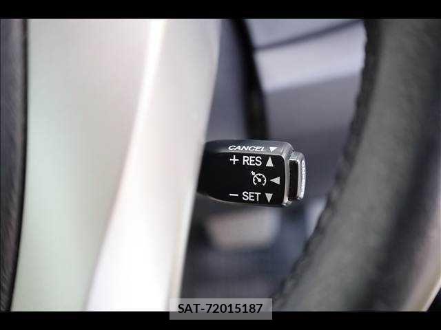 Toyota PRIUS 2013-08 8209635-8