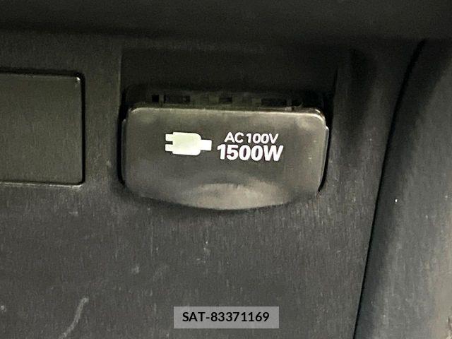 Toyota PRIUS 2023-07 8209573-5