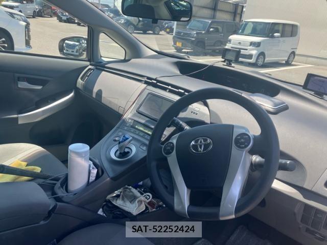 Toyota PRIUS 2010-08 8209661-11
