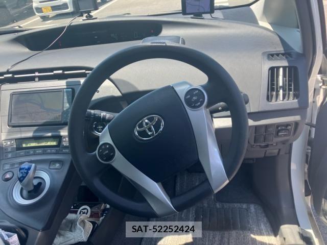 Toyota PRIUS 2010-08 8209661-12