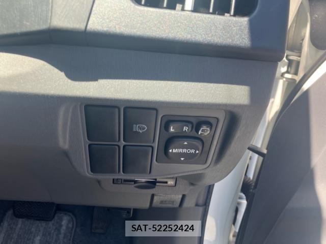 Toyota PRIUS 2010-08 8209661-13