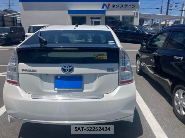 Toyota PRIUS 2010-08 8209661-4