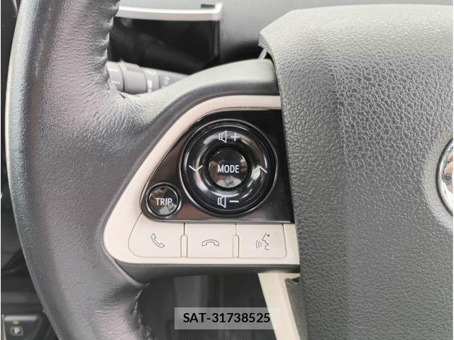 Toyota PRIUS 2017-04 8209613-10