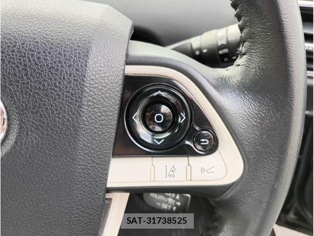 Toyota PRIUS 2017-04 8209613-11