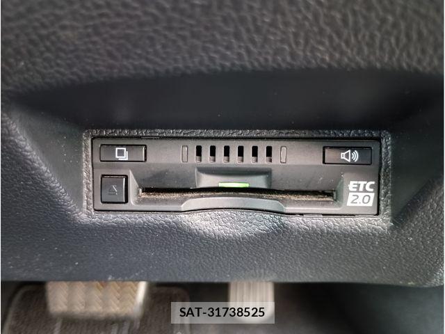 Toyota PRIUS 2017-04 8209613-15