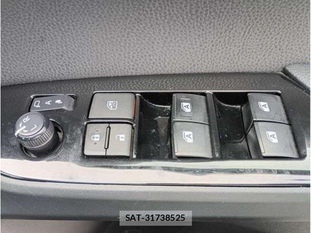 Toyota PRIUS 2017-04 8209613-16