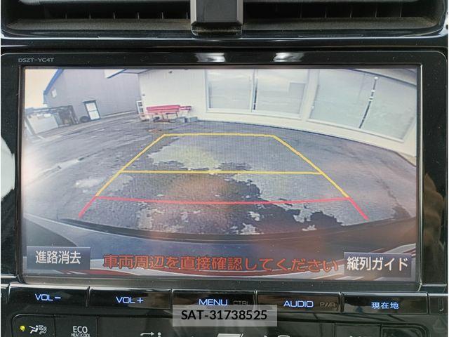 Toyota PRIUS 2017-04 8209613-3