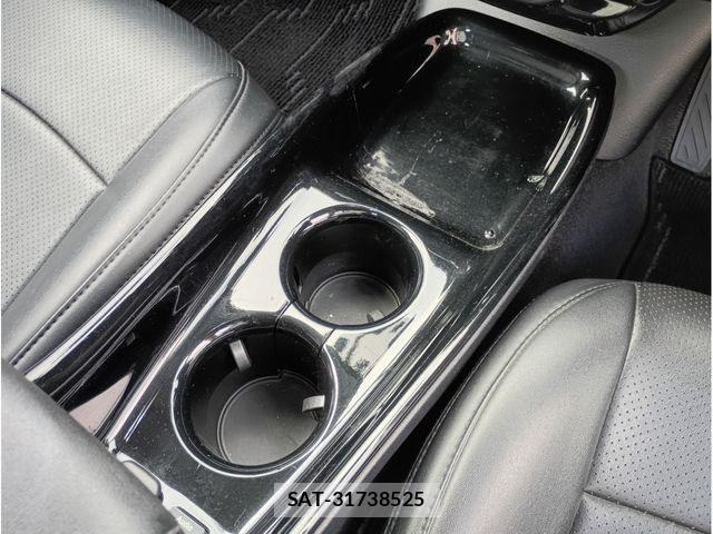 Toyota PRIUS 2017-04 8209613-7