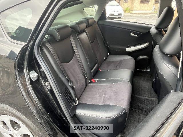 Toyota PRIUS 2014-01 8209645-9