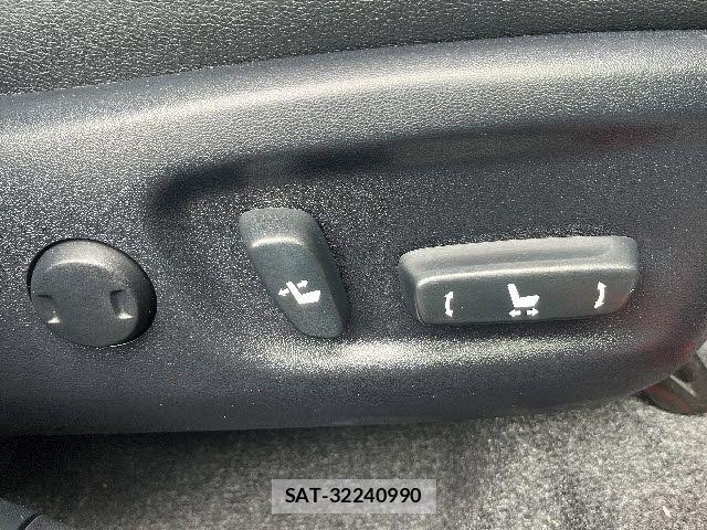 Toyota PRIUS 2014-01 8209645-10