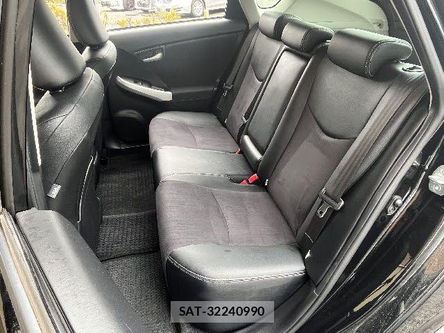 Toyota PRIUS 2014-01 8209645-12