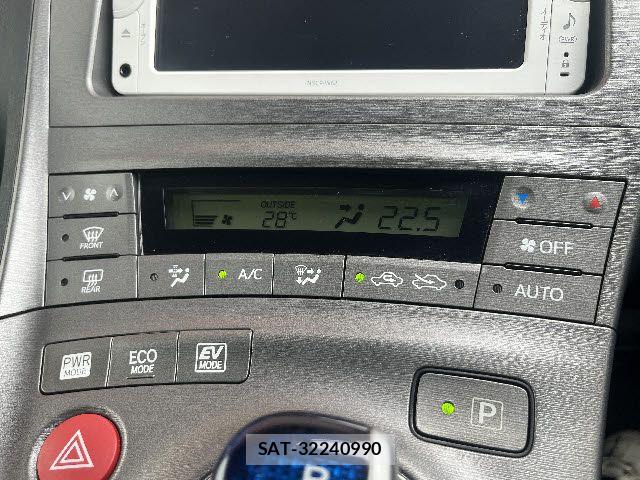 Toyota PRIUS 2014-01 8209645-14