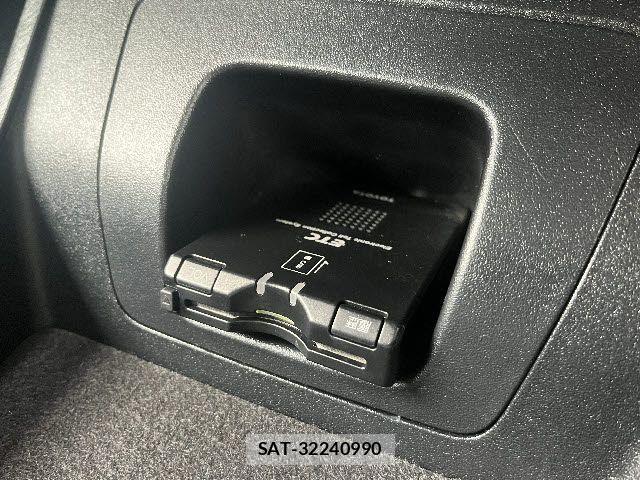 Toyota PRIUS 2014-01 8209645-15