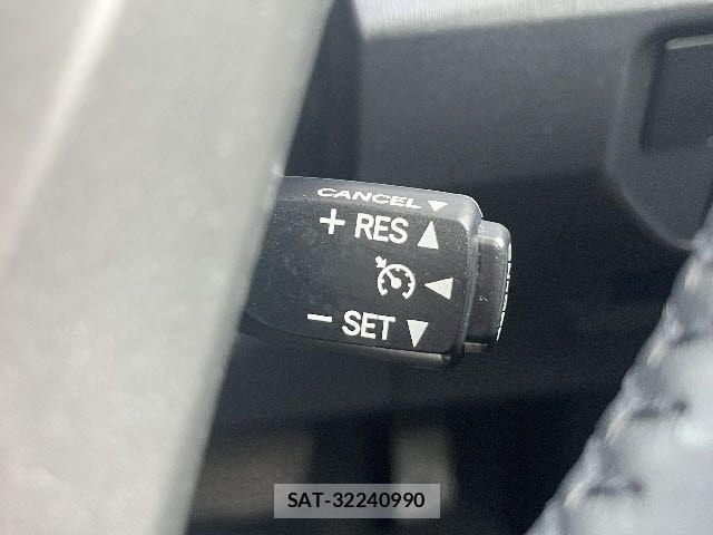 Toyota PRIUS 2014-01 8209645-16