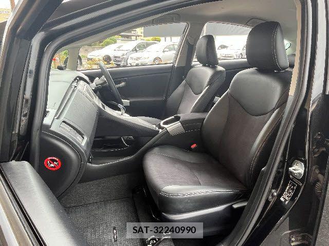 Toyota PRIUS 2014-01 8209645-18