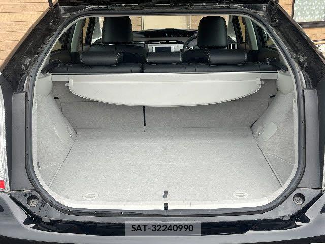 Toyota PRIUS 2014-01 8209645-20