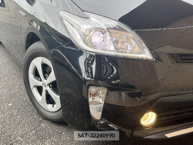 Toyota PRIUS 2014-01 8209645-22