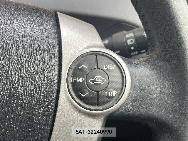 Toyota PRIUS 2014-01 8209645-23