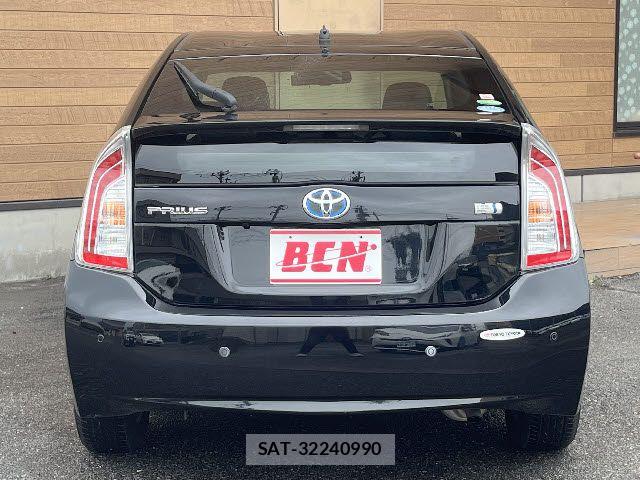 Toyota PRIUS 2014-01 8209645-25