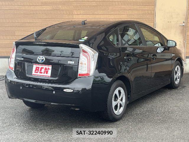 Toyota PRIUS 2014-01 8209645-2