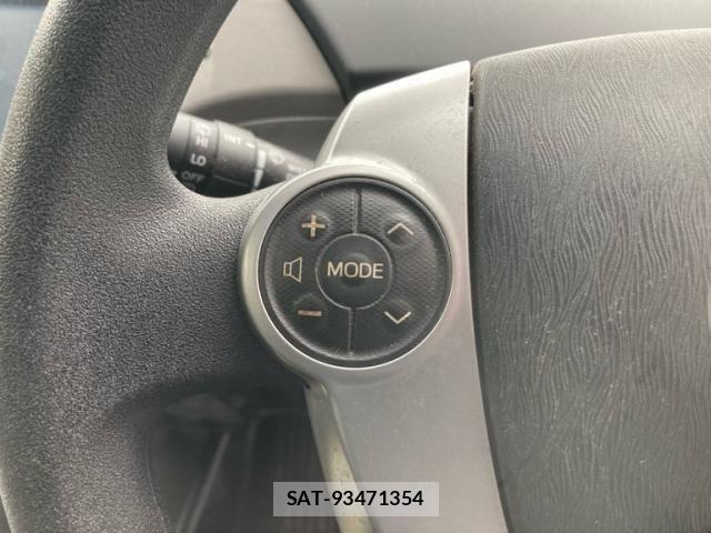 Toyota PRIUS 2014-09 8209659-11