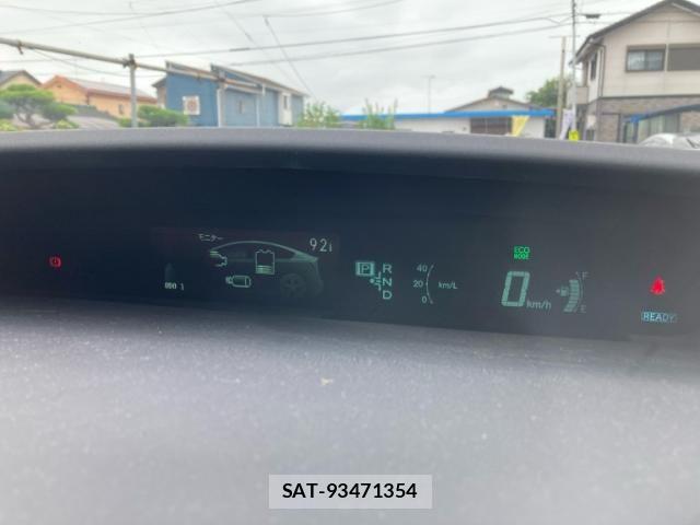 Toyota PRIUS 2014-09 8209659-14