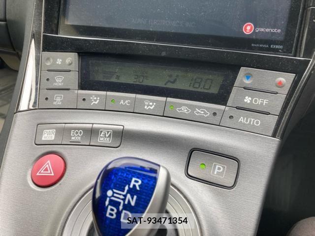 Toyota PRIUS 2014-09 8209659-18