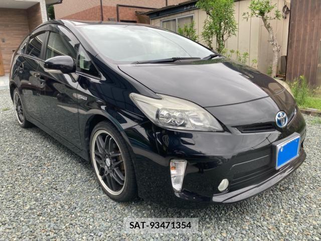 Toyota PRIUS 2014-09 8209659-1