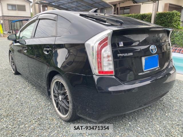 Toyota PRIUS 2014-09 8209659-3