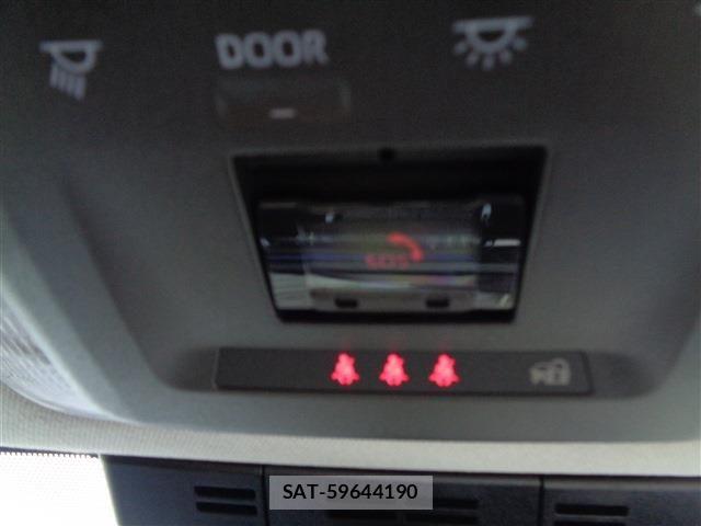 Toyota PRIUS 2025-01 8209578-18