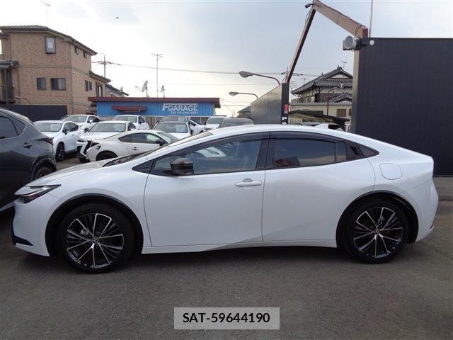 Toyota PRIUS 2025-01 8209578-4