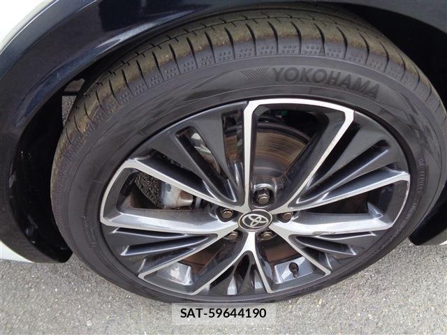 Toyota PRIUS 2025-01 8209578-8